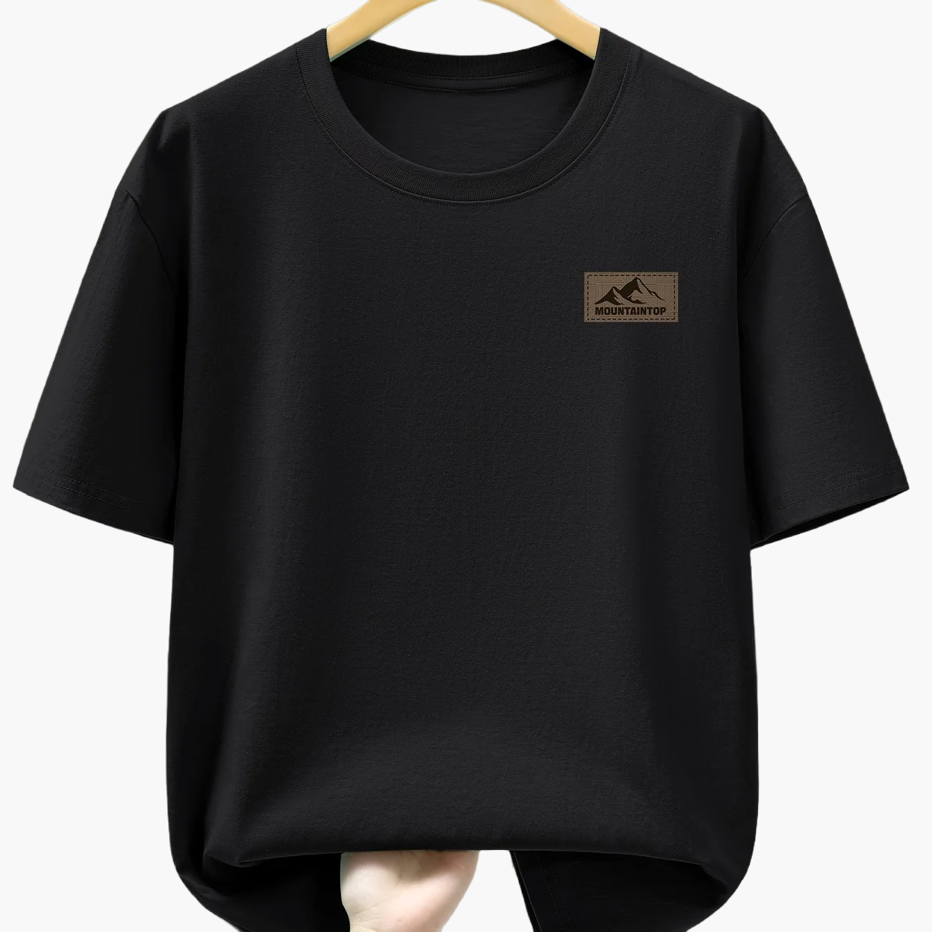 Herr T-shirt med minimalistisk bergslogga – Avslappnad och trendig vardagsstil