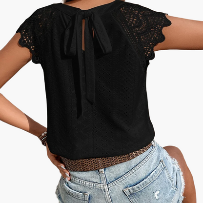 Dam Blus med Spetsdetaljer och Knytning – Somrig och Elegant Top för Avslappnad Stil