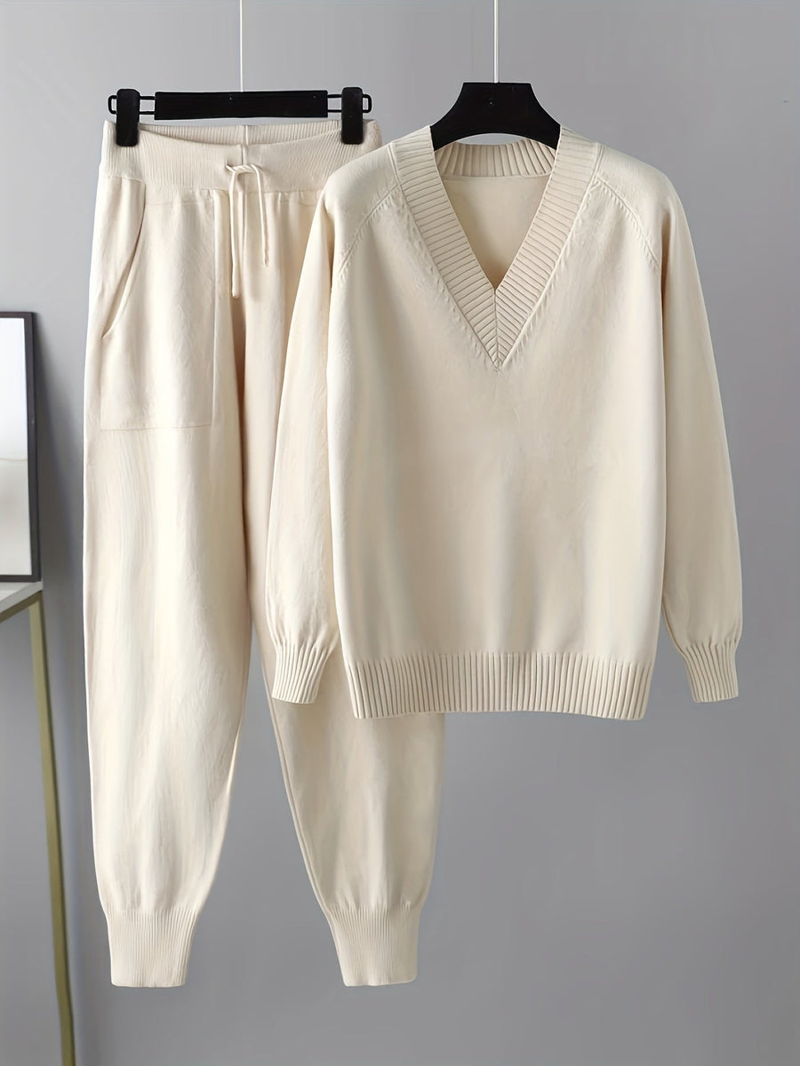 Stickat tvilling-set dam V-ringad tröja och byxor med mudd beige