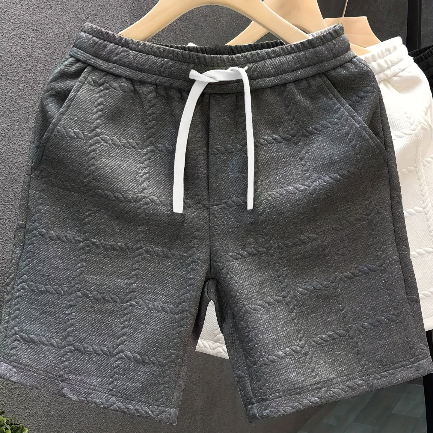 Herrshorts med Präglat Rutmönster – Modern Sportig Stil för Fritid och Träning