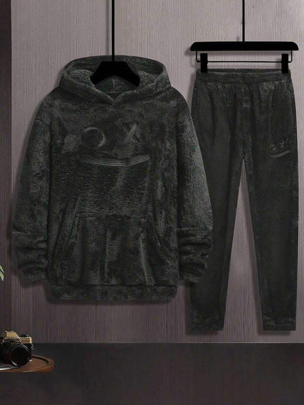 Grått fluffigt mysset med huva och byxor, mjukt material