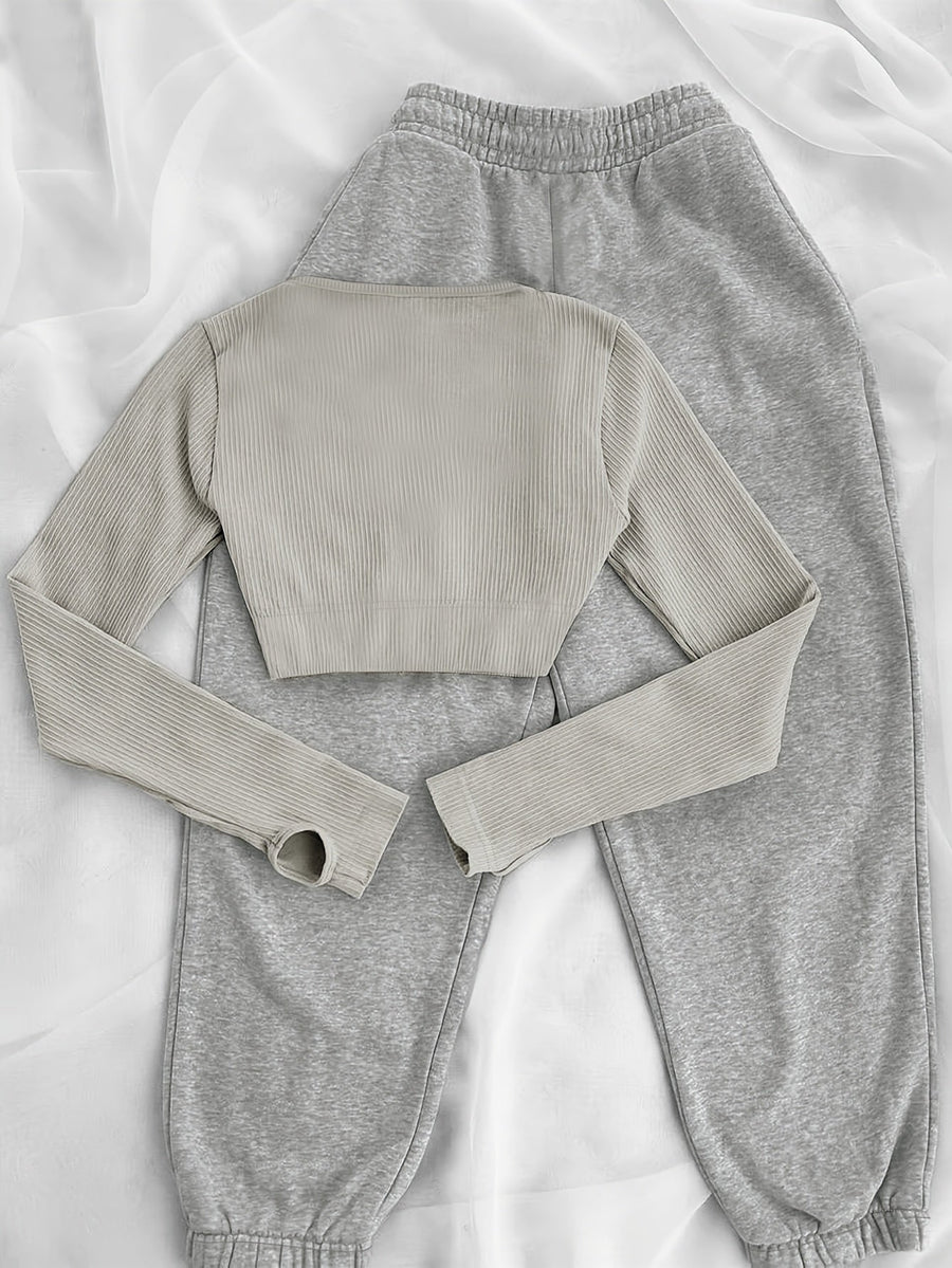 Träningsset med Ribbad Croptop och Mjukisbyxor i Gråmelerat
