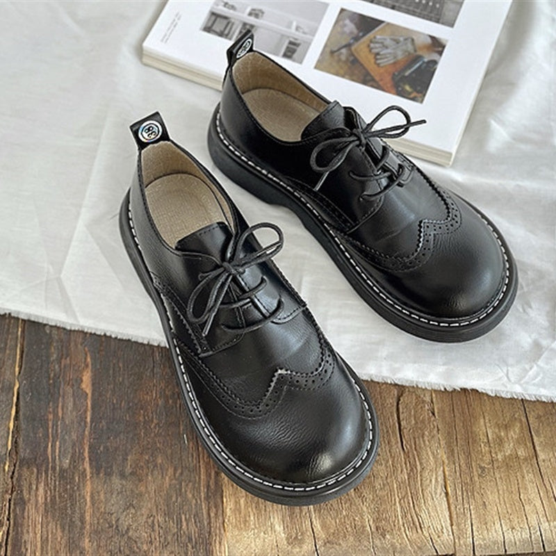 Grace – Retro Chunky Heel Skor i Hålmönster