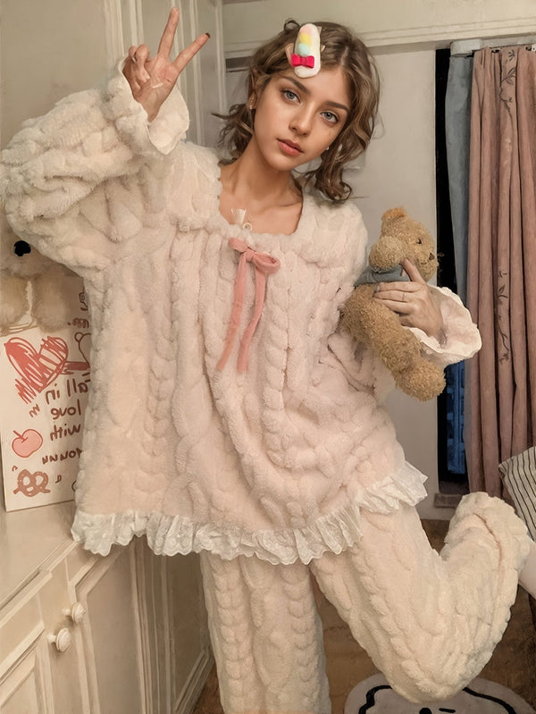 Mysig Pyjamas i Mjukt Material för Dam, Ljusbeige, Volangkant, Tvådelad