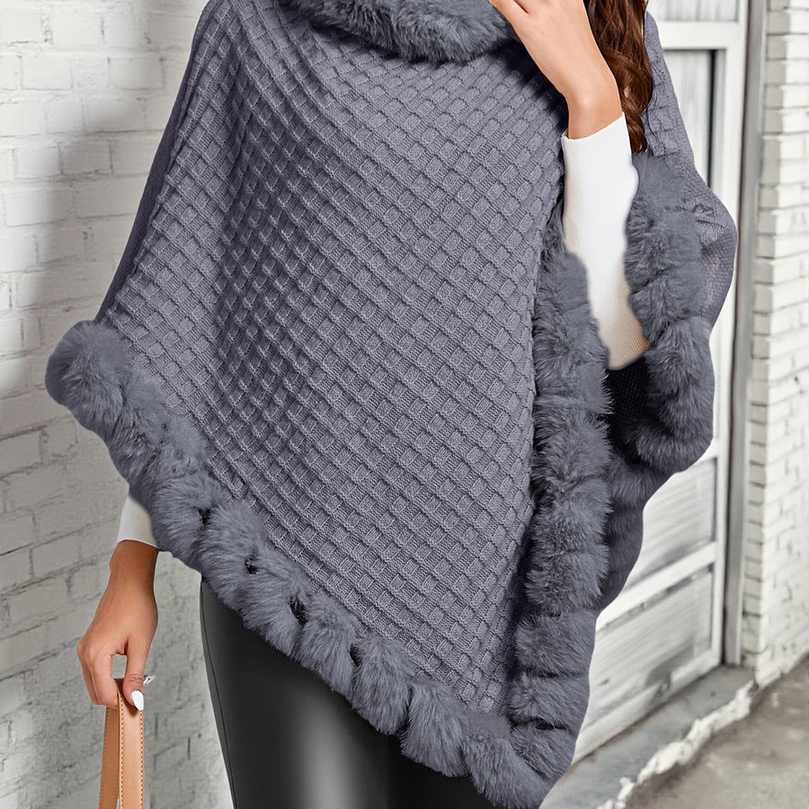 Damponcho med fuskpälsdetaljer och stickat mönster i one-size, tillgänglig i flera färger