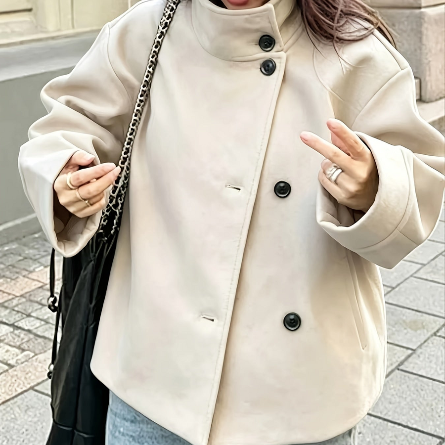 Kort damjacka med ståkrage och svarta knappar