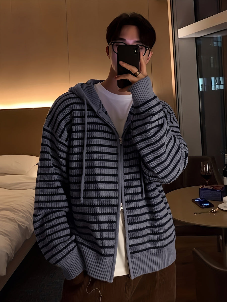Hoodie med dragkedja, stickad tröja i randigt mönster