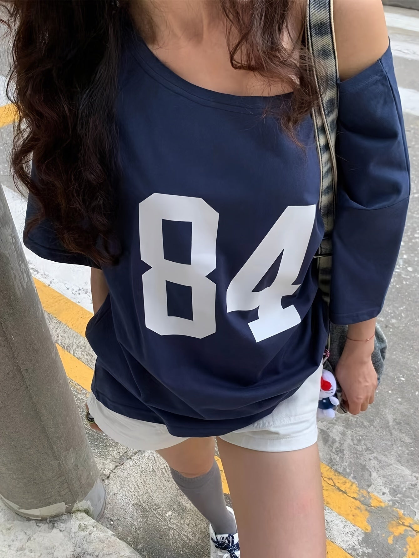 Dam T-shirt Oversize med Nummertryck – Sportig College Stil, Avslappnad Streetwear
