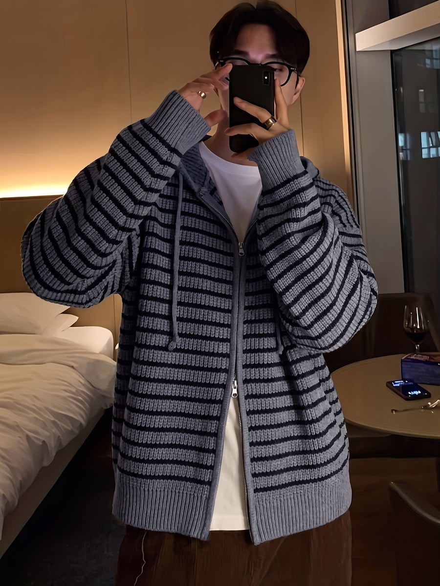Hoodie med dragkedja, stickad tröja i randigt mönster
