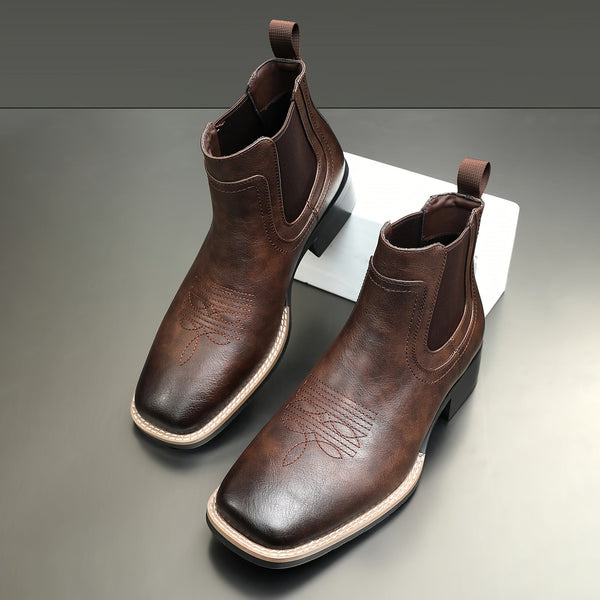 Bruna Chelseaboots med kvadratisk tå och elastiska sidopaneler, broderade detaljer