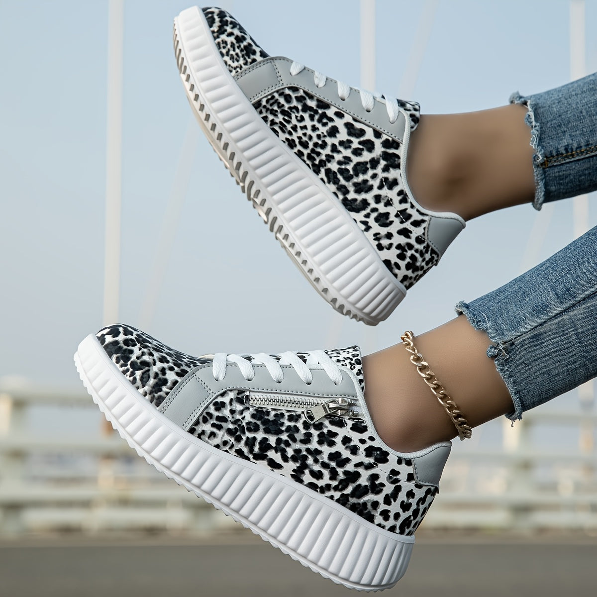 Damsneakers med leopardmönster och platåsula – Trendiga vardagsskor