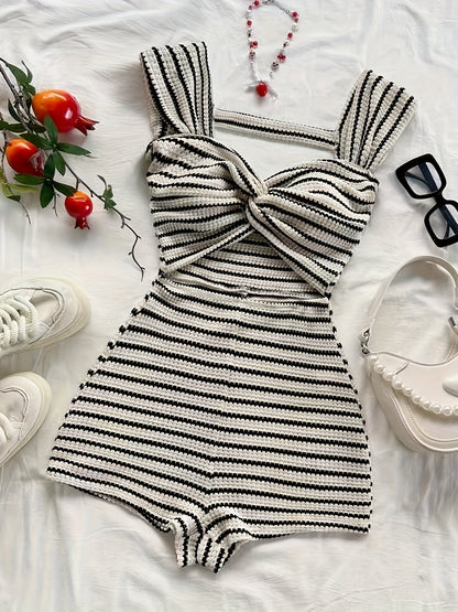 Dam Playsuit med Ränder – Stickad Kort Sommaroverall med Twistdetalj
