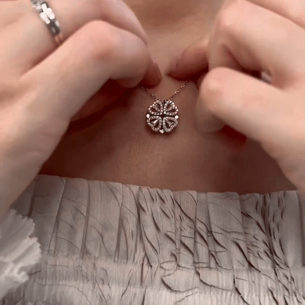 Christina – Fyrklöverhalsband med Roslåda