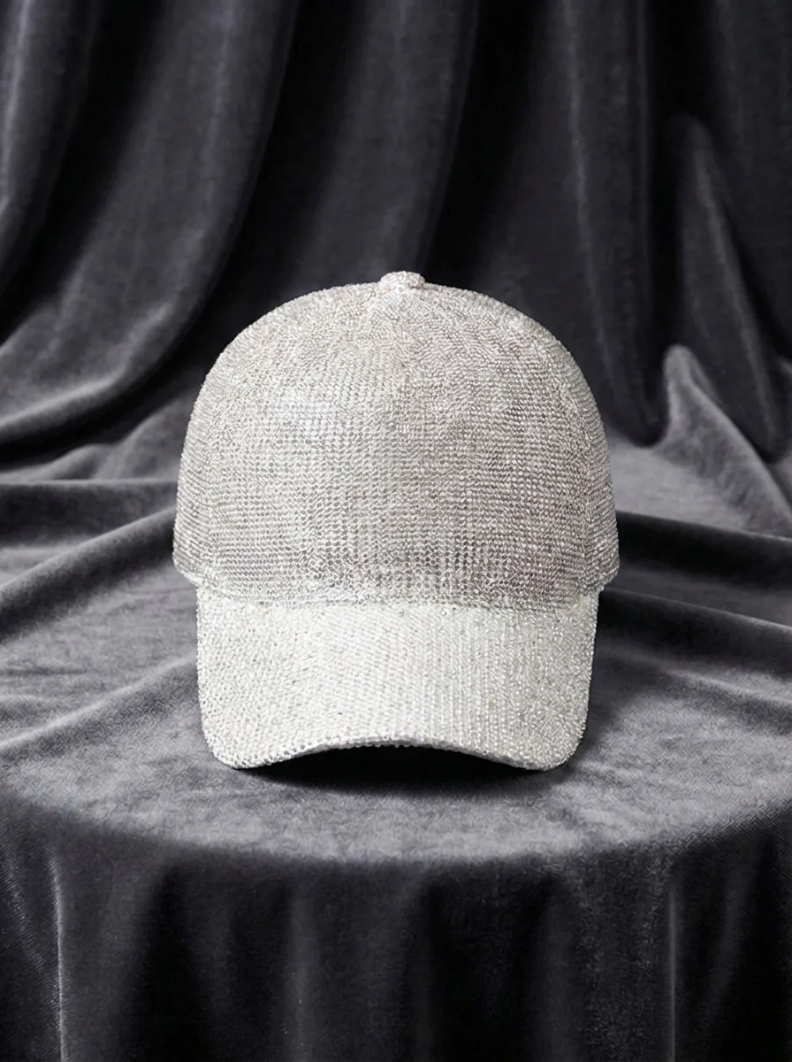 Glittrig baseballkeps med strass och meshdetalj