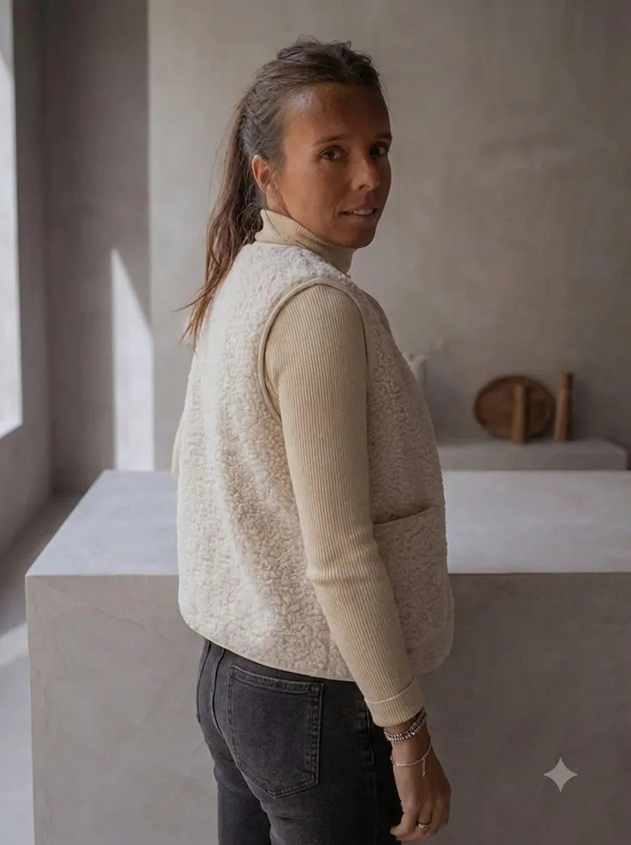 Fårskinnsimitation Västar för dam, beige med knäppning