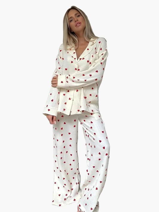 Dam Pyjamasset med Hjärtmönster – Elegant Loungewear för Hemma och Sovrum