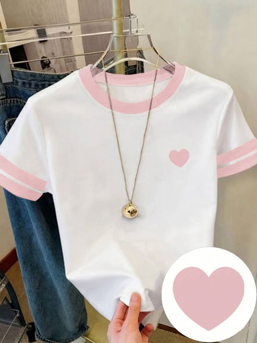 Dam T-shirt med hjärtdetalj och sportig retrostil – Perfekt för vardag och fritid