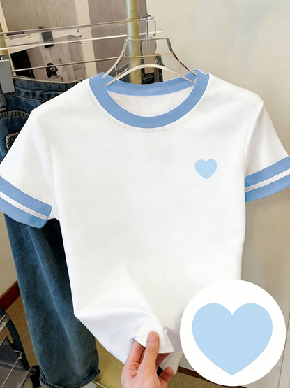 Dam T-shirt med hjärtdetalj och sportig retrostil – Perfekt för vardag och fritid