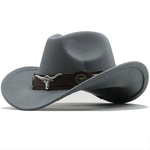 Cowboyhatt i filt med tjurskalledekor och läderband
