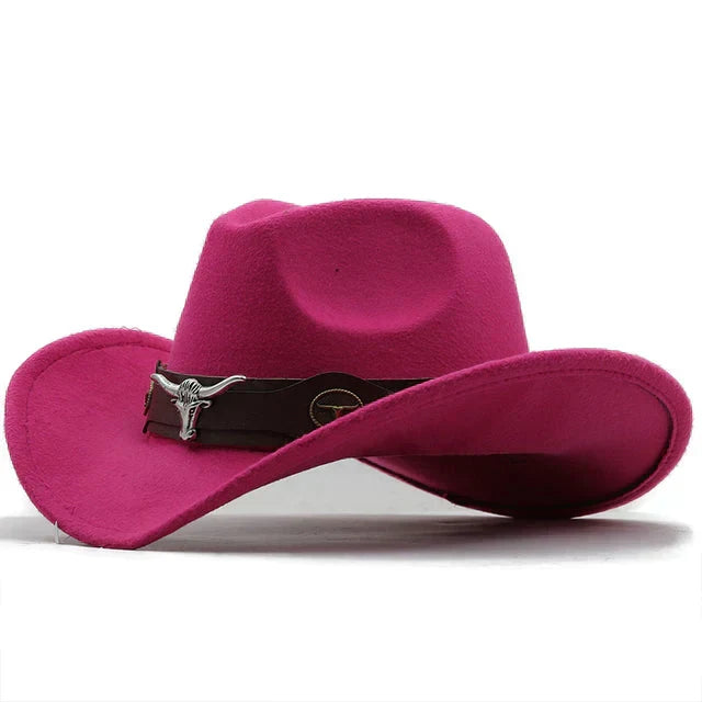 Cowboyhatt i filt med tjurskalledekor och läderband